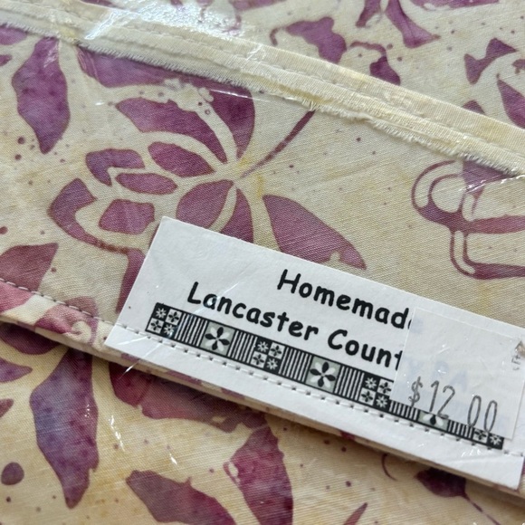 HOMEMADE LANCASTER COUNTY PA Ivory Red Floral Embellished Table Runner 13” X 38” - Picture 3 of 5